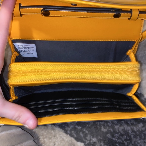 Beautiful Vera Wang yellow purse! - Picture 4 of 5